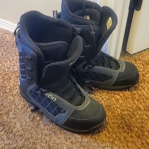 Men's 51 50 Snowboarding Boots